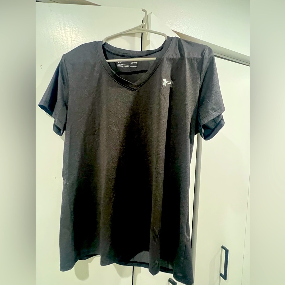 Under Amour ladies large v-neck dark grey Heatgear top